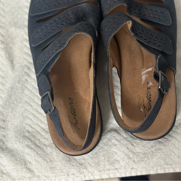 Trotters Trinity Navy and Tan Sandals - Picture 4 of 6